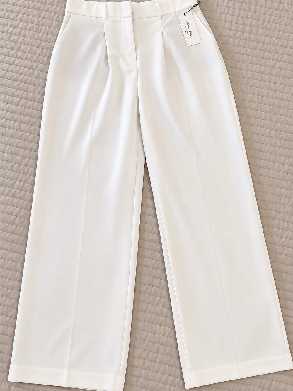 Women’s White High-Waist Pleated Wide-Leg Pants